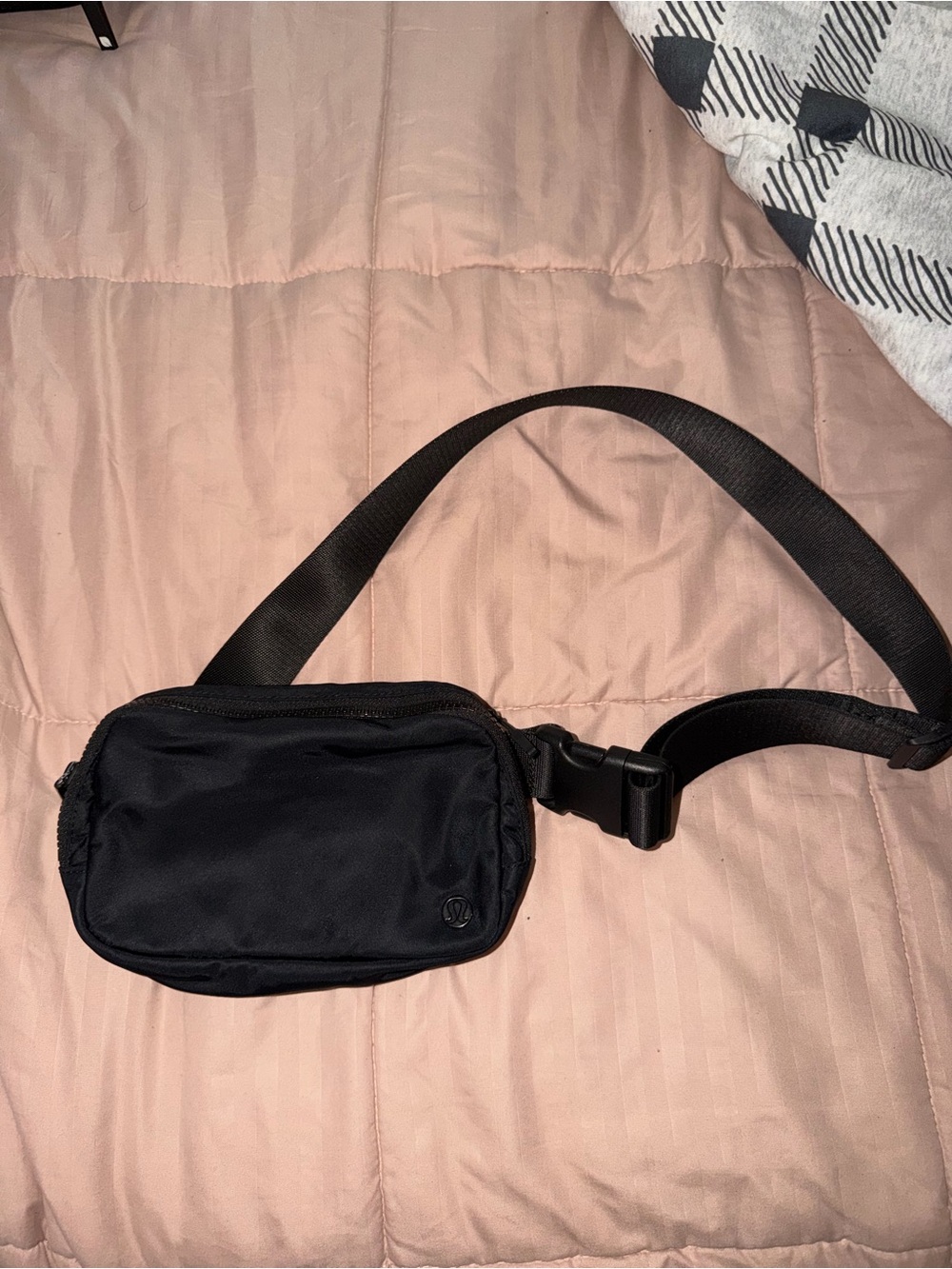 Lululemon Black Everywhere Crossbody Belt Bag